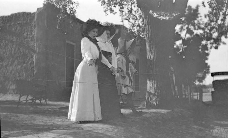 #39 Women next to fence, 1907