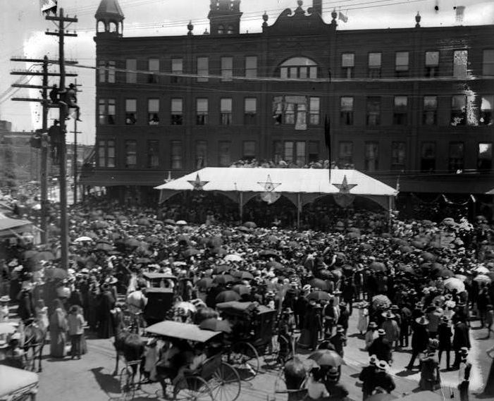 #42 Crowd in front of Sheldon Hotel, 1907