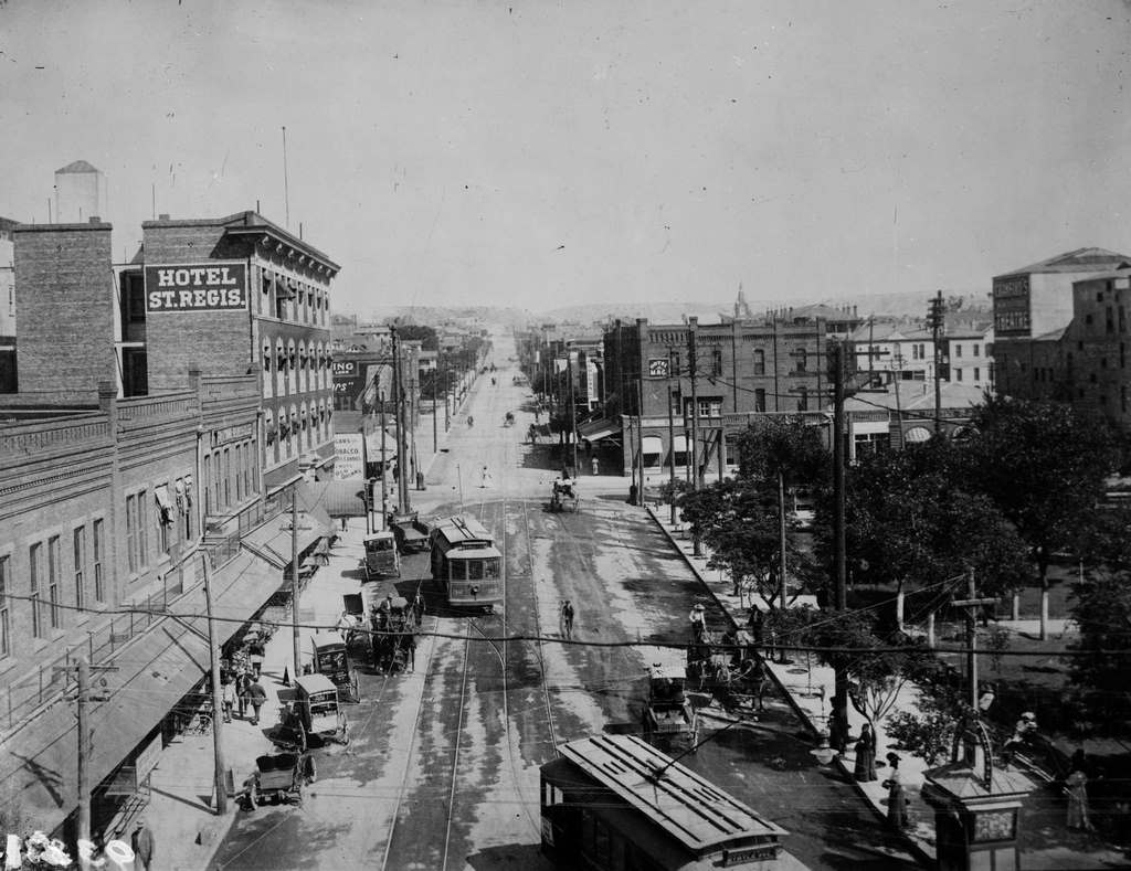 #4 Trams travelling down Oregon Street, El Paso, Texas, 1909