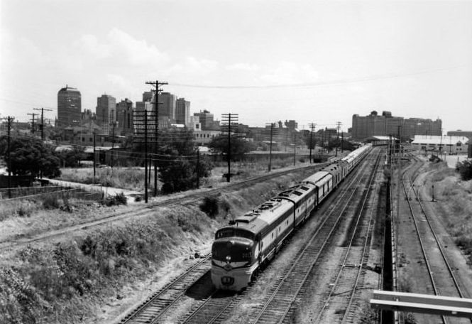 #152 “The Texas Eagle” leaving Fort Worth, 1960s