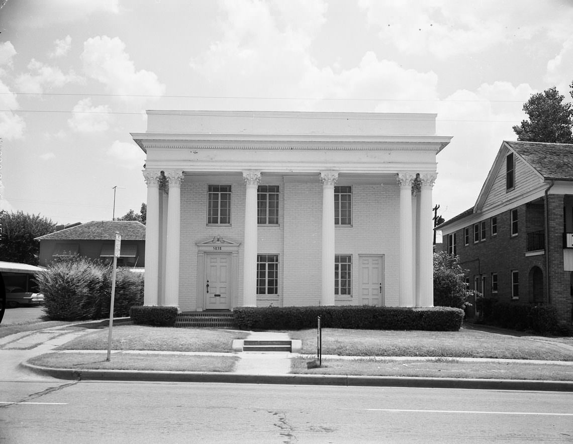 #14 Continental Life exterior, 1960