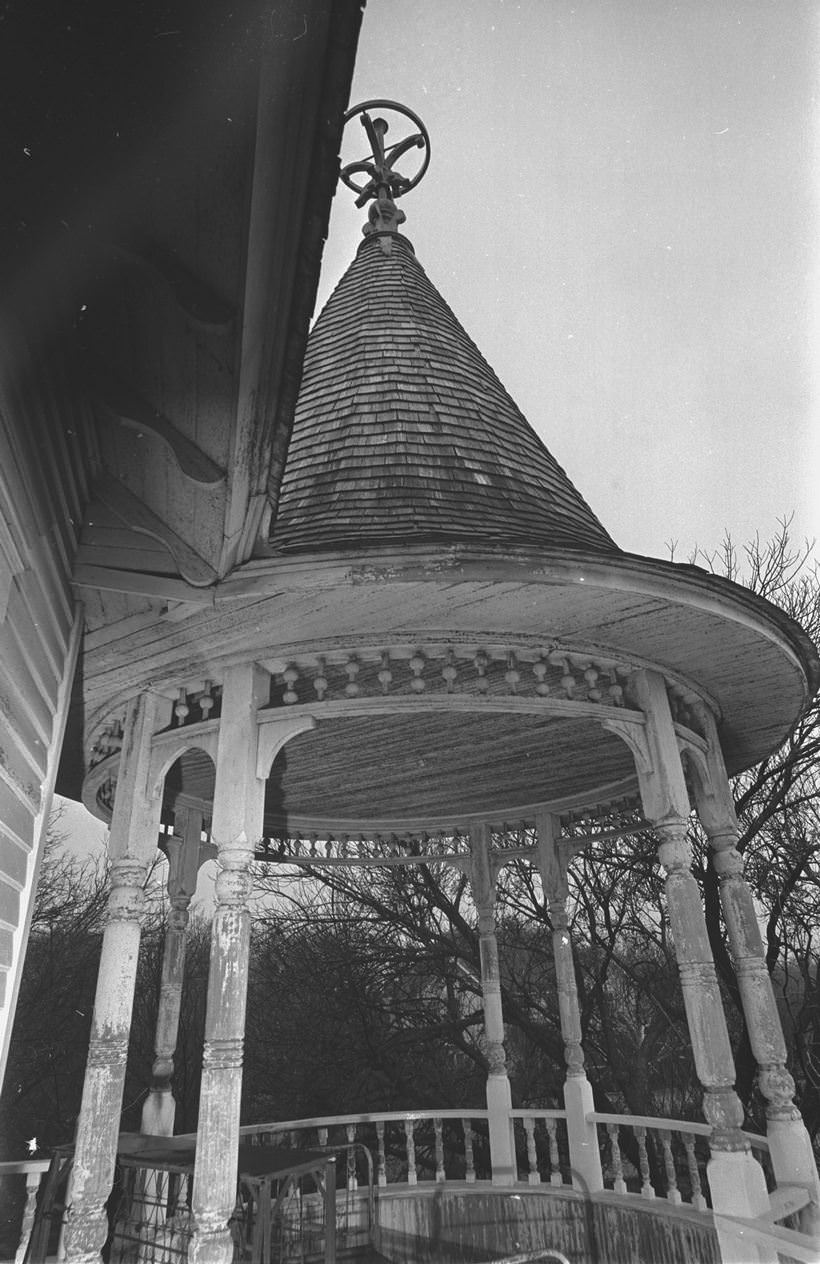 #44 A round porch at McCart house, Arlington Heights, Fort Worth, Texas, 1969