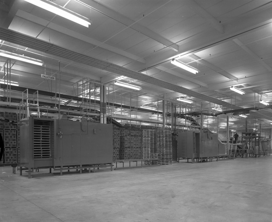 #92 Crates for mass moving, 1964