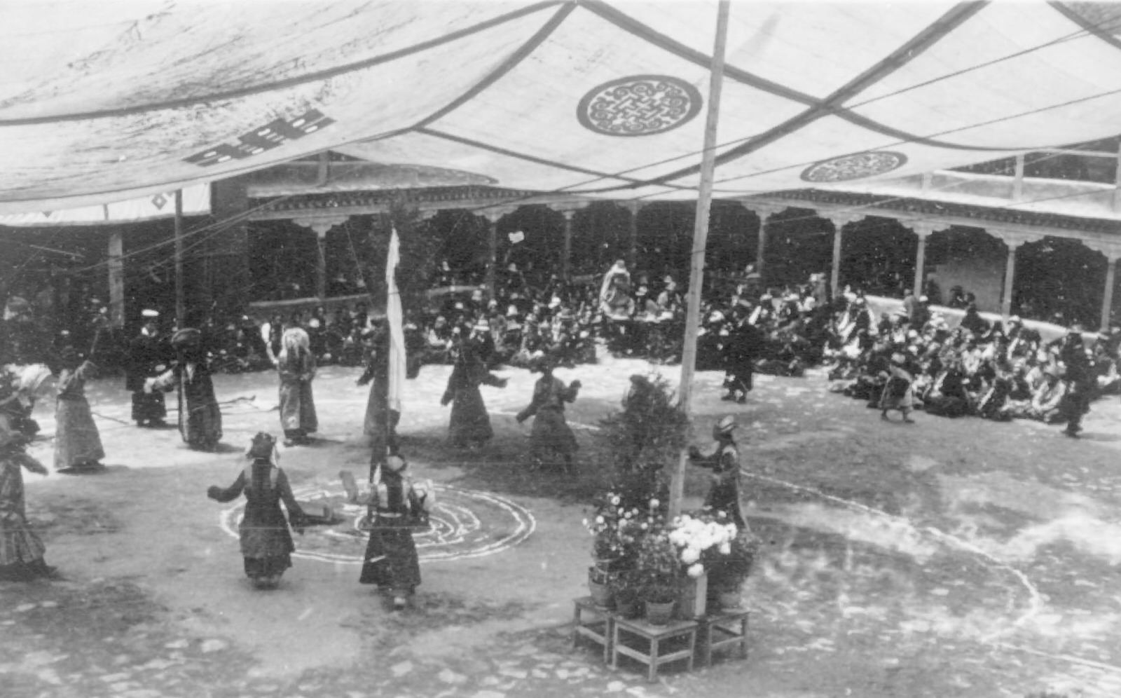 #70 Performers Dancing, 1944
