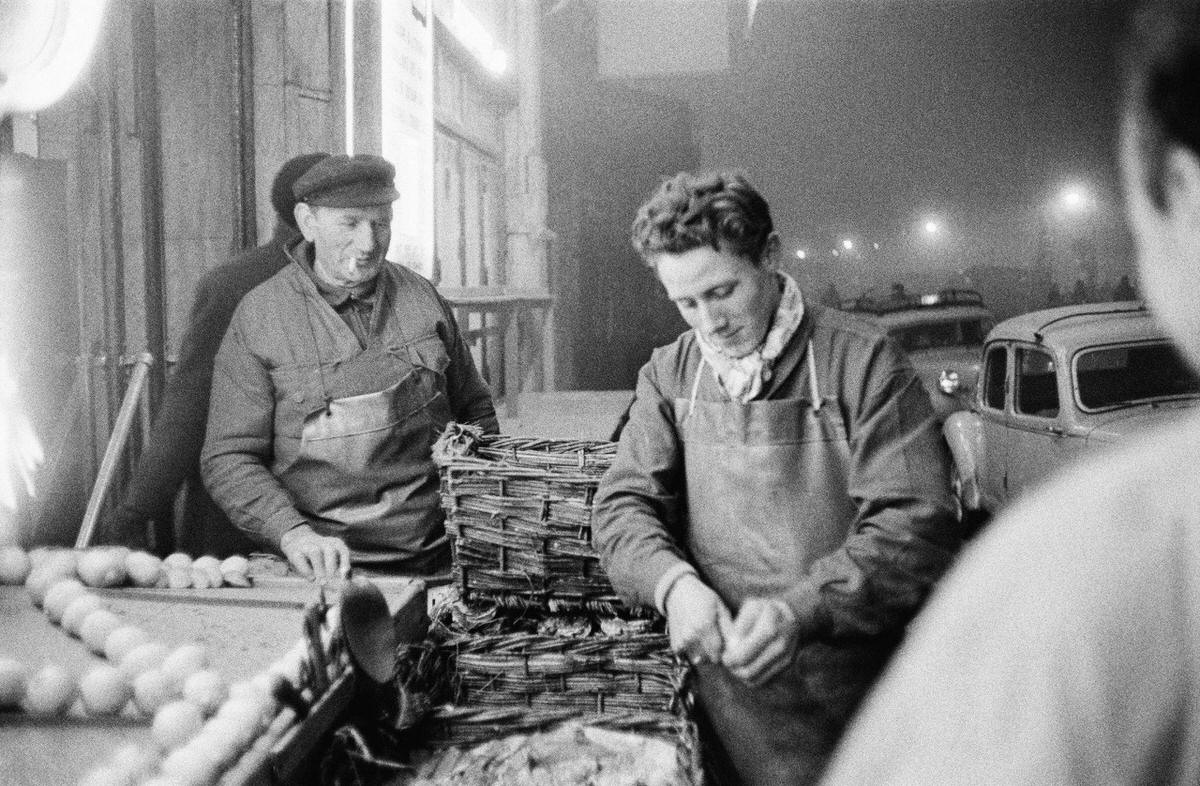 #65 Outside view of famous restaurant ‘Le pied de cochon’ in Les Halles district, 1950