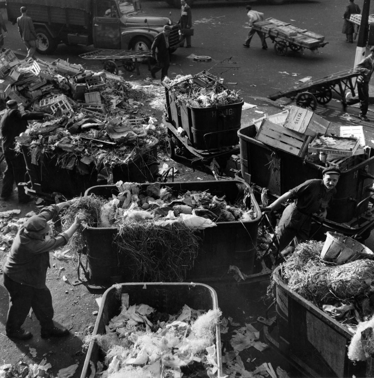 #86 The Halles, Pairs, 1900