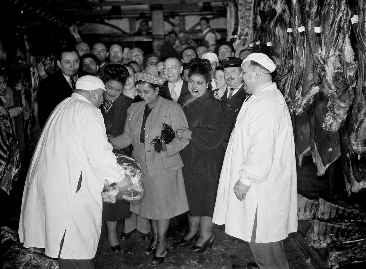 #115 American singers, the ‘Peters Sister’s’, visited the meat pavilion at Les Halles de Paris in 1947
