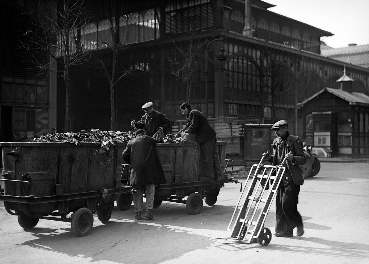 #12 Poor people search a garbage can in March 1945, in the district of Les Halles in Paris, 1940s