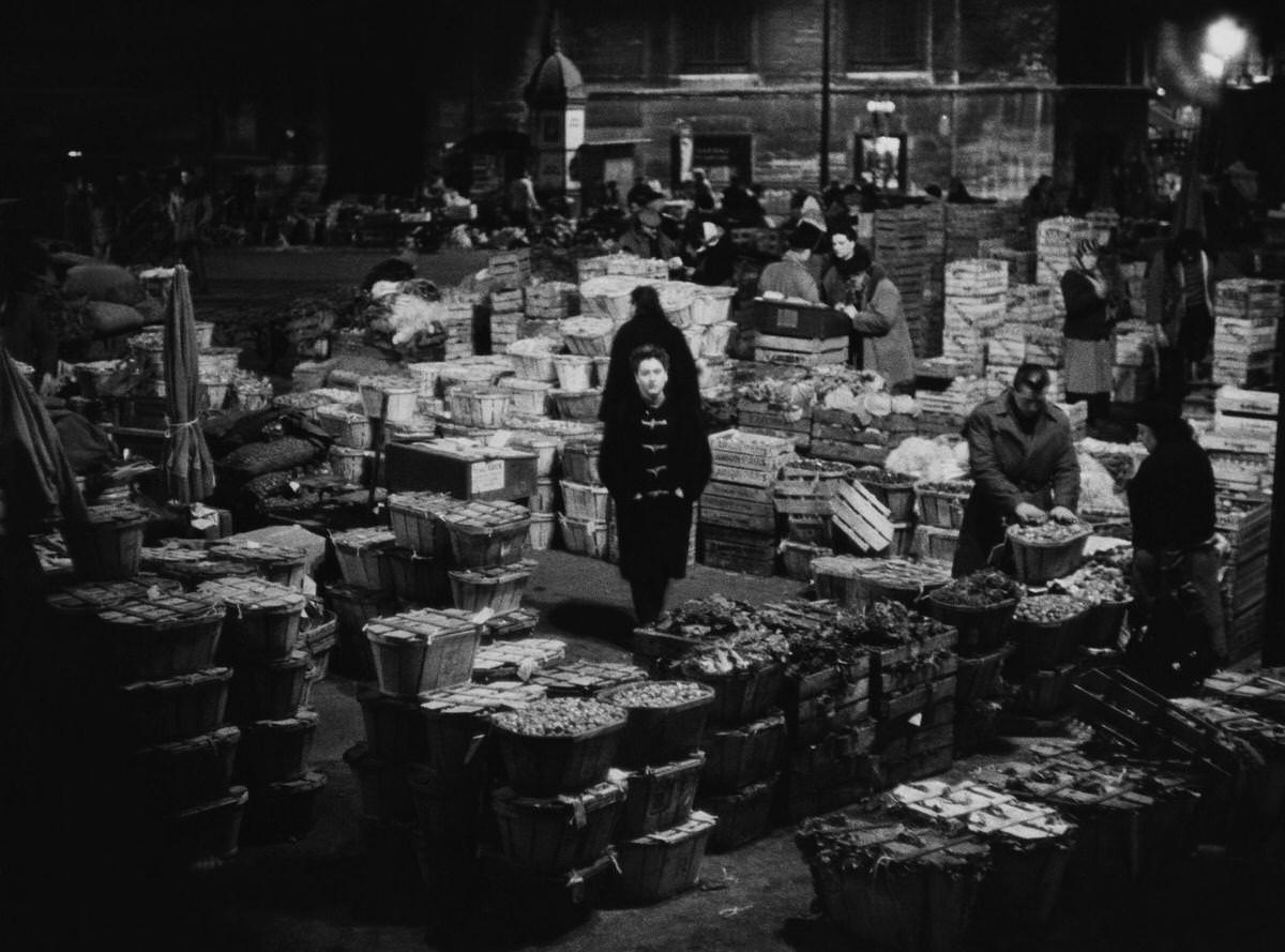 #25 Les Halles, opening at Dawn, 1960