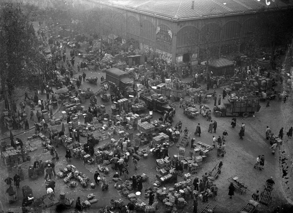 #15 On the market at les Halles of Paris, 1943