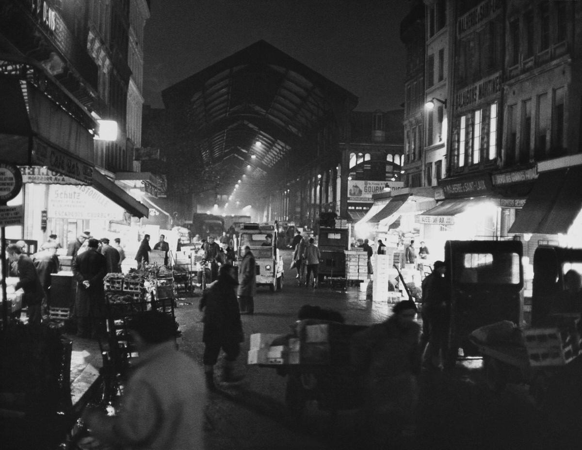 #47 The First stalls lighting up, Les Halles, 1960s