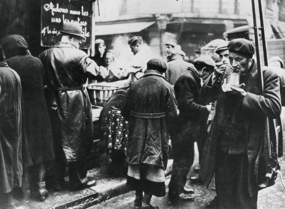 #16 Soup kitchen for the needy, Les Halles, 1941