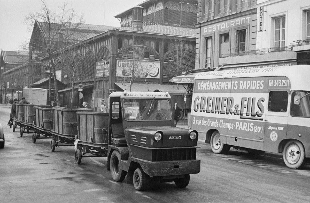 #125 Wholesalers from Les Halles move to Rungis in Paris, 1969