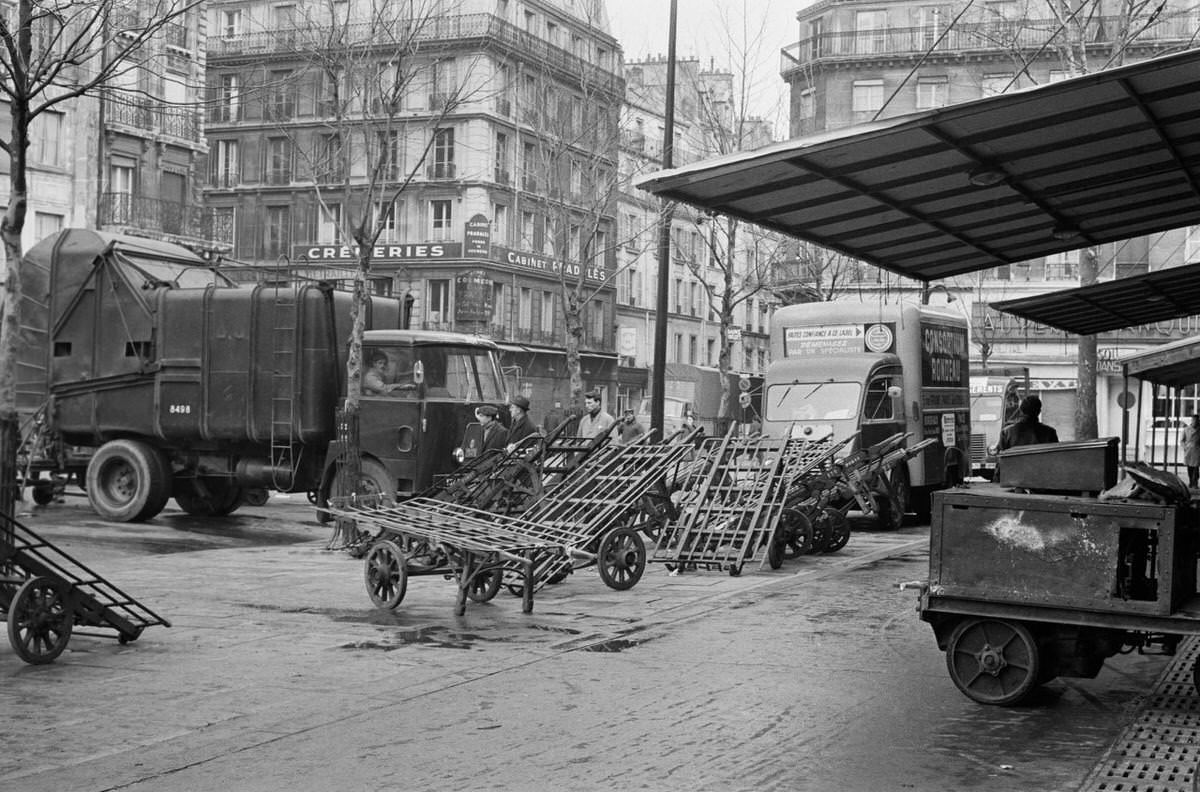 #132 Wholesalers from Les Halles move to Rungis in Paris, 1969