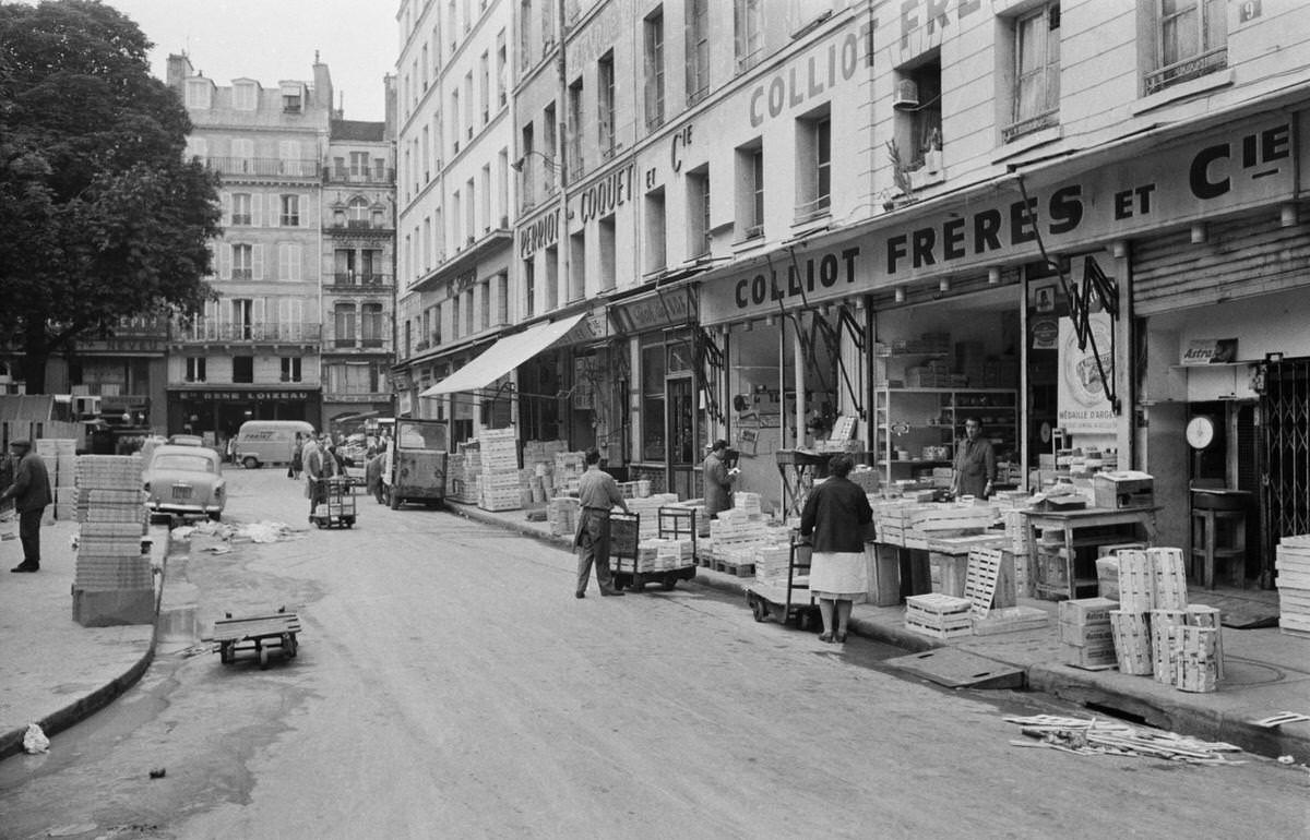#157 General view of the halls of Paris, 1968