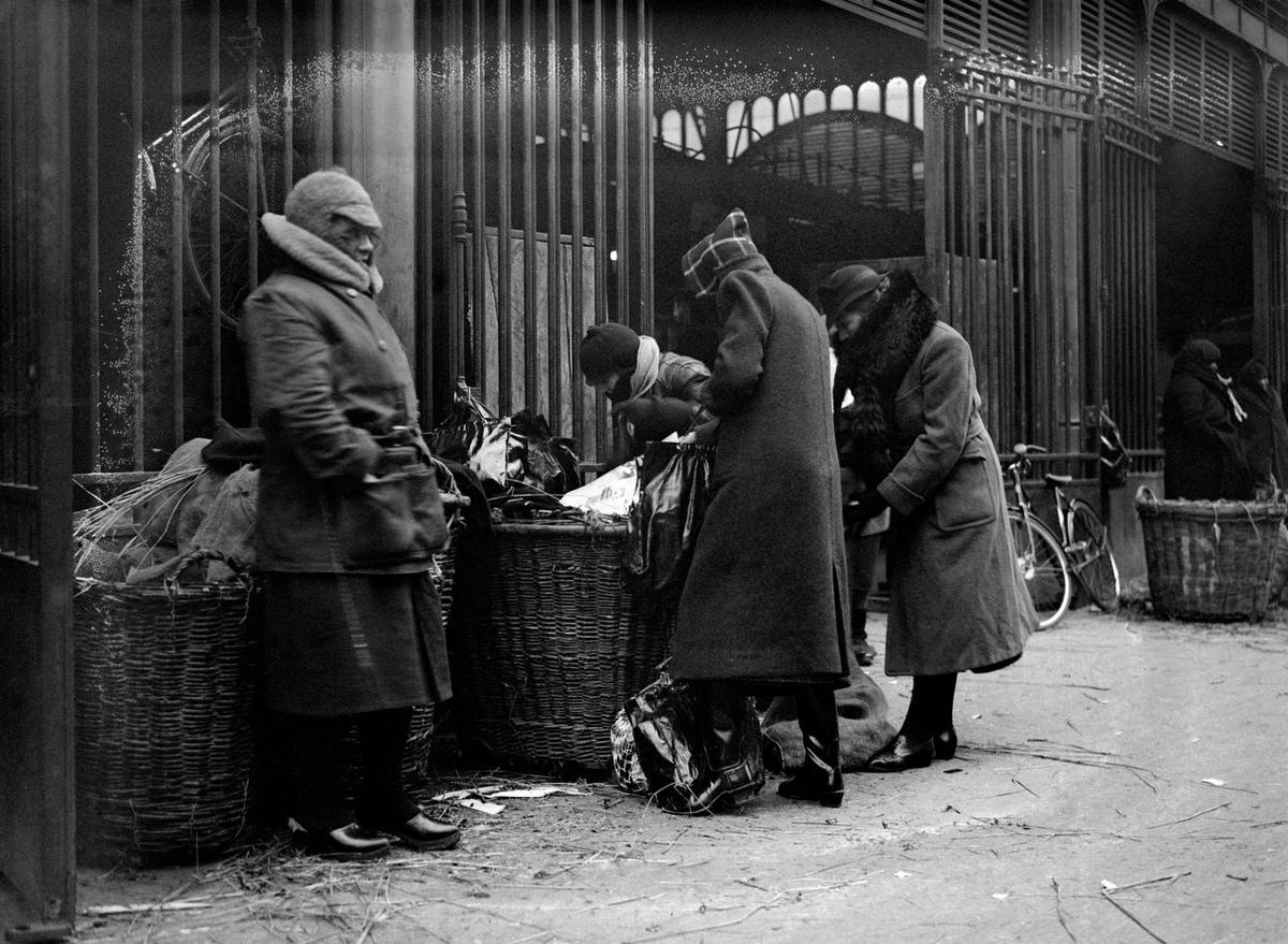#59 Women freezing during the season of winter, in the street of the Les Halles district, 1930s
