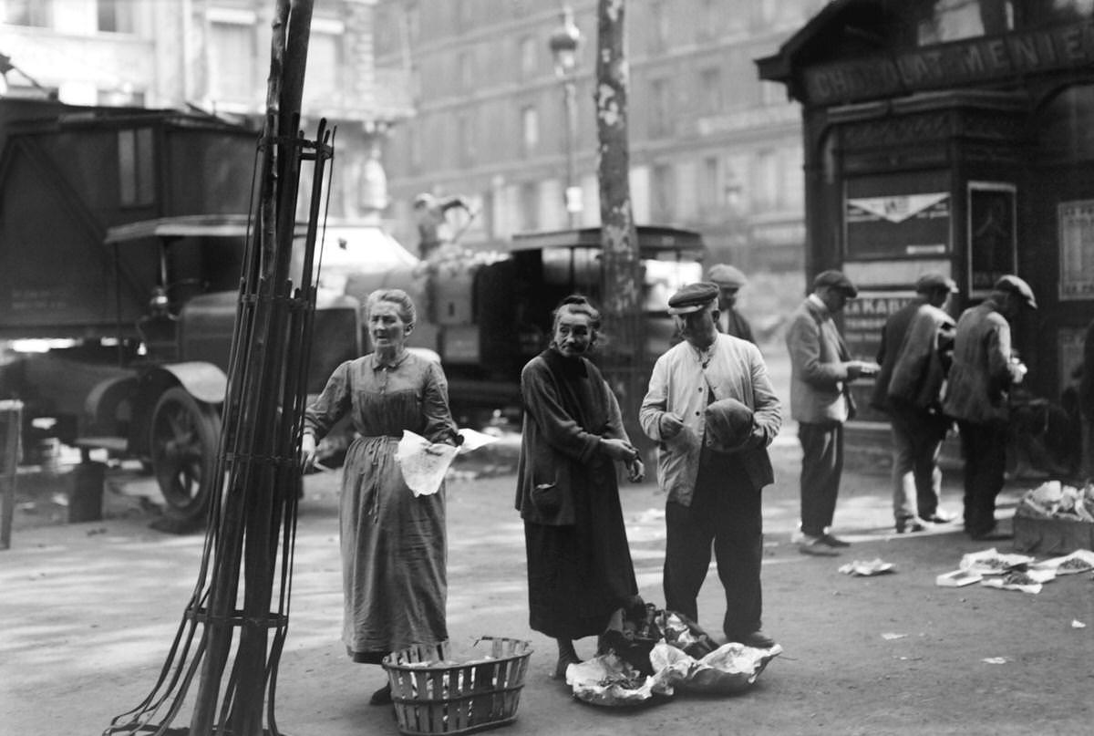 #67 Street hawkers in the Halles market area in 1928 in Paris, France.