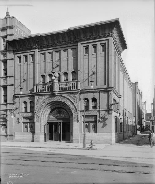 #48 Schlitz Palm Garden, 1886