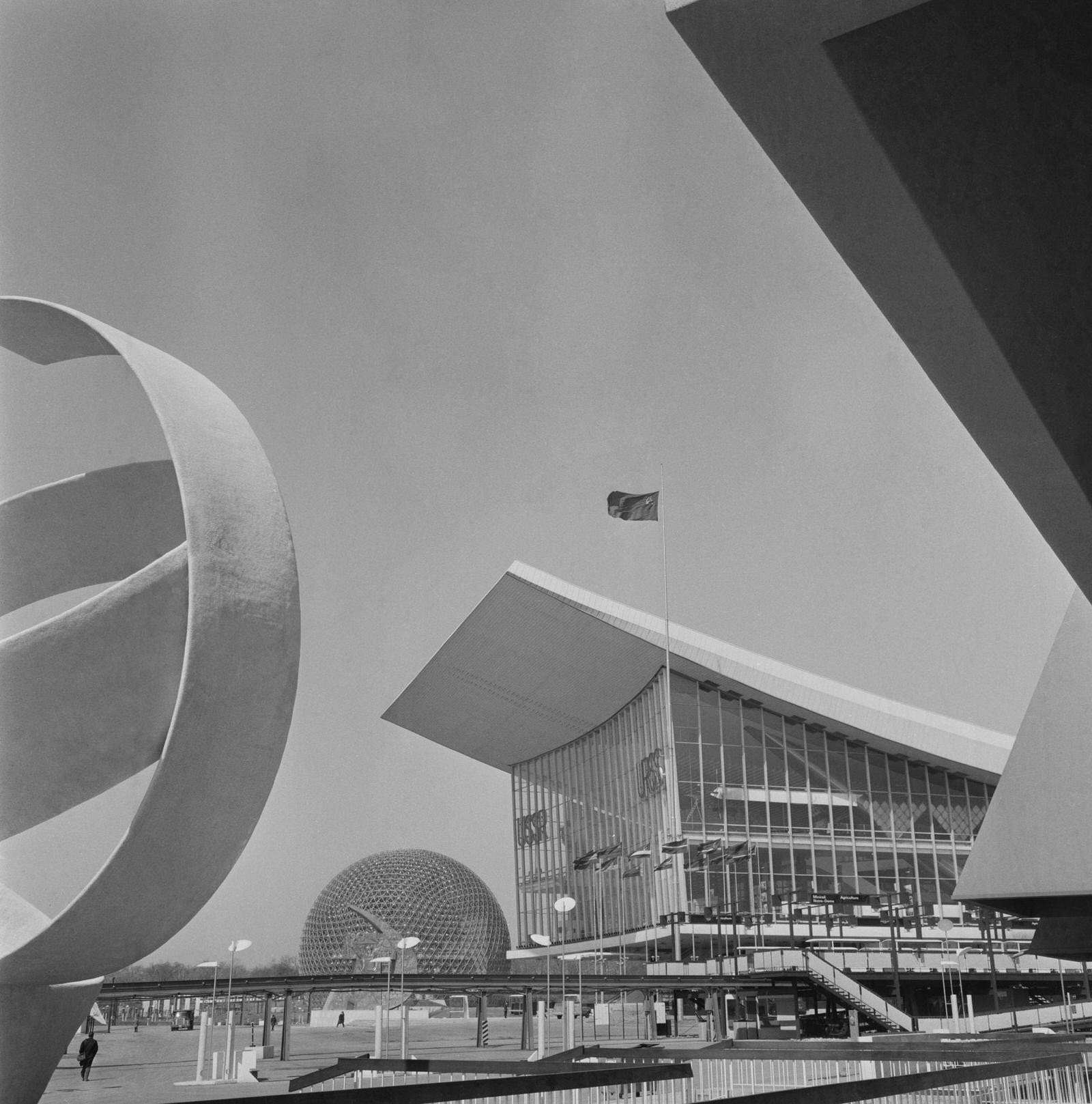 #44 The pavilion of the USSR at the exhibition in Montreal, in 1967.