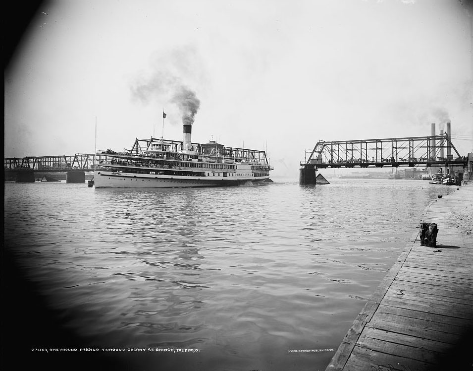 #39 Greyhound passing through Cherry St. Street bridge, Toledo, 1909