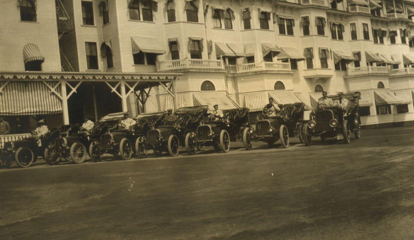 #74 Pope-Toledo’s at Hotel Wentworth, 1905
