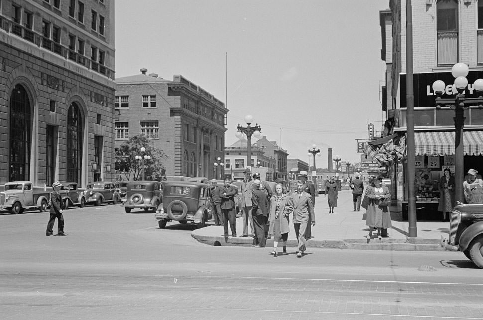 #8 Sign across main street, Peoria, Illinois, 1938