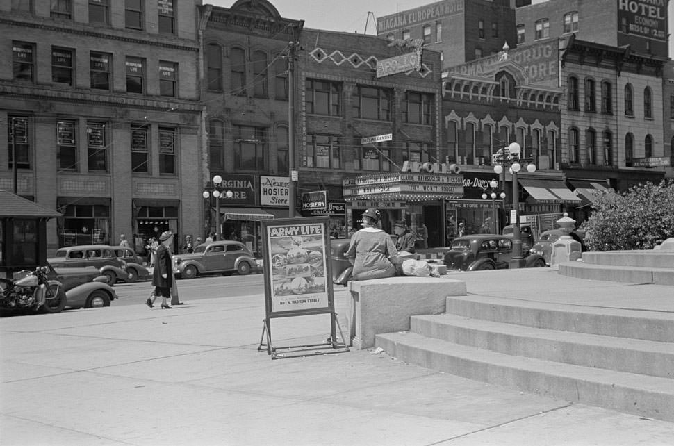 #9 Courthouse steps, Peoria, Illinois, 1938