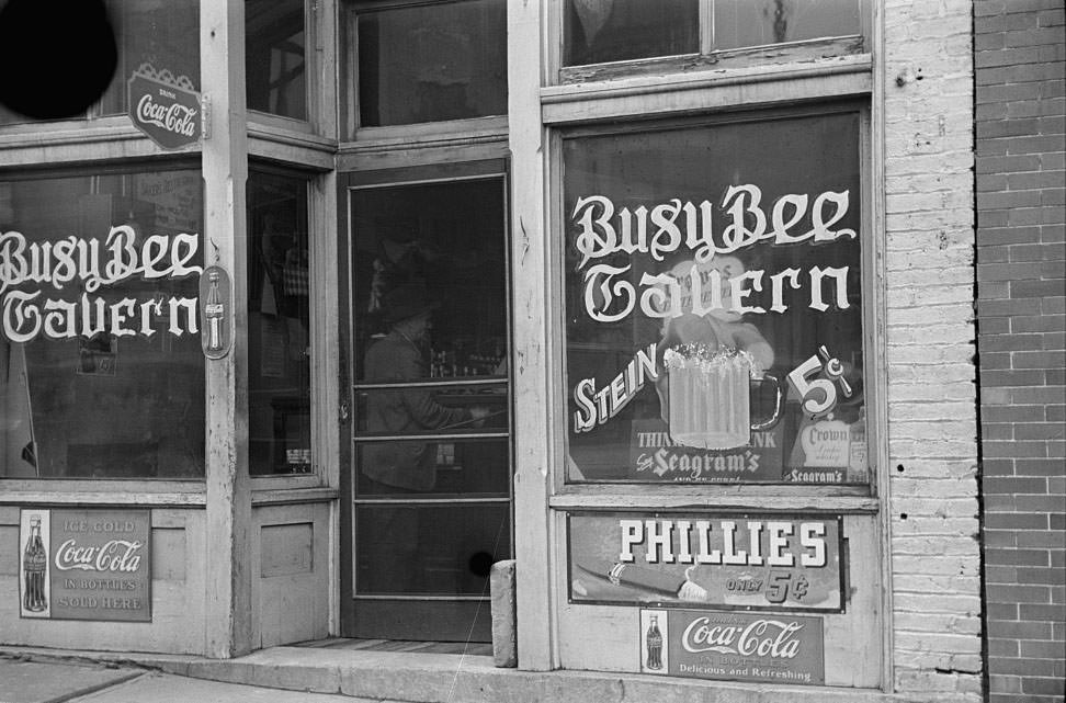 #3 Beer tavern, Peoria, Illinois, 1938