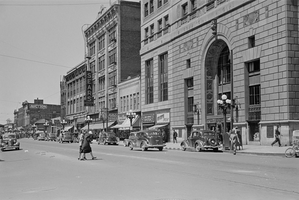 #7 Sign across main street, Peoria, Illinois, 1938