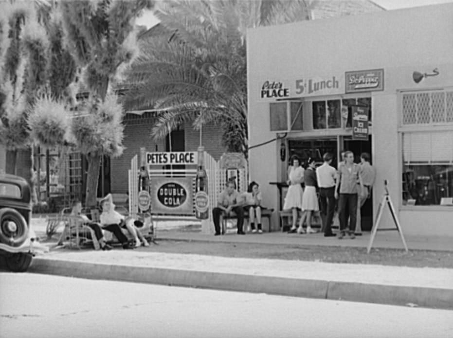 #101 Small lunchroom where students gather near Phoenix Union High School, Phoenix, Arizona, 1940
