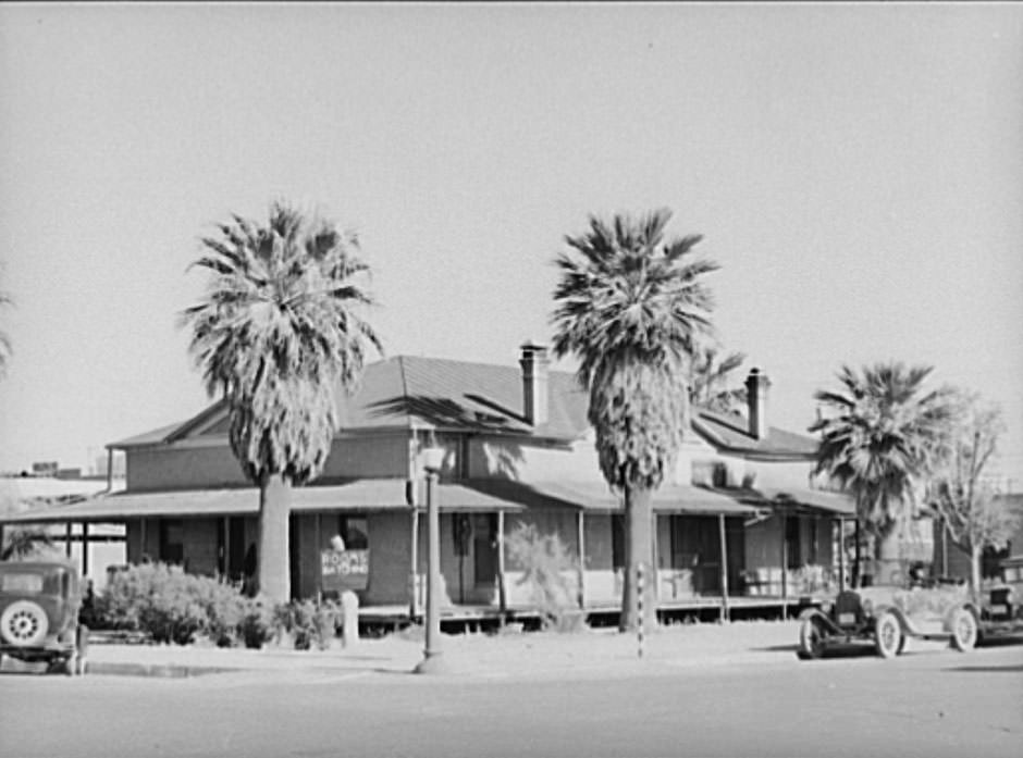 #118 One of the oldest residential buildings in Phoenix, Arizona, 1940