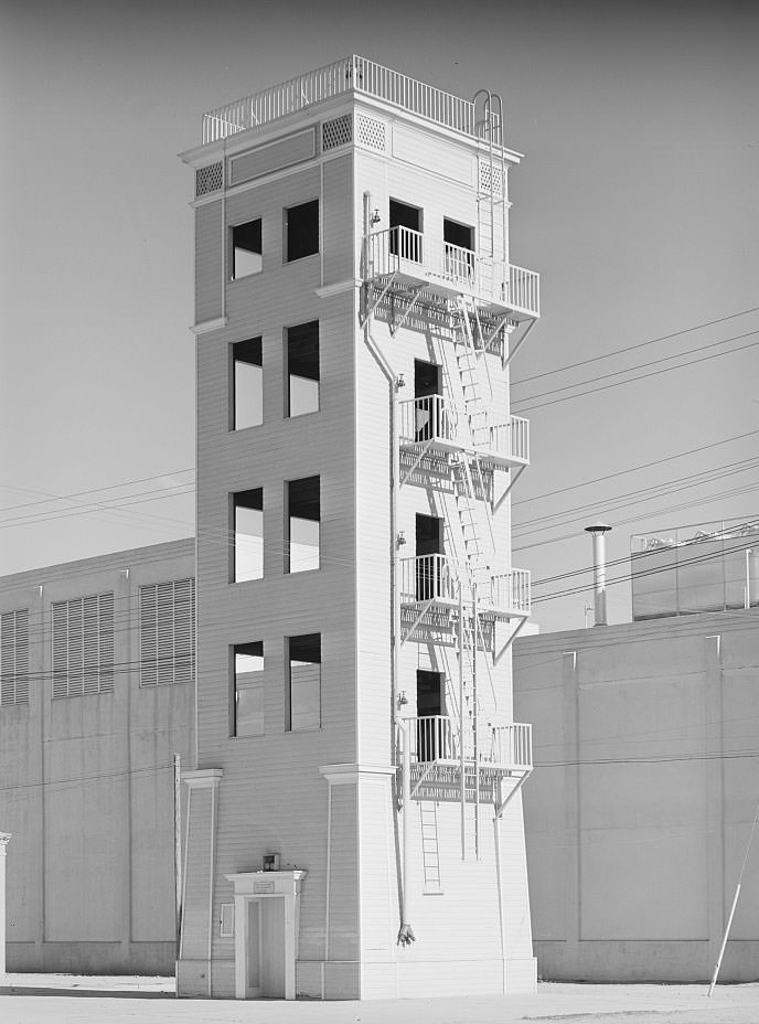 #105 Tower where firemen practice, Phoenix, Arizona, 1940