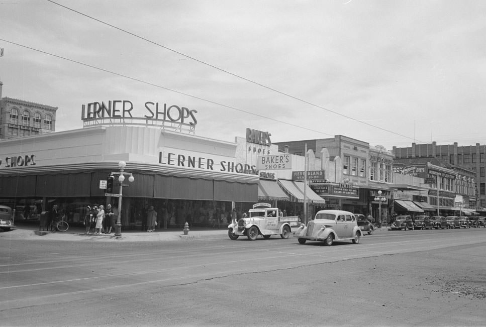 #48 One of the main streets of Phoenix, Arizona, 1940