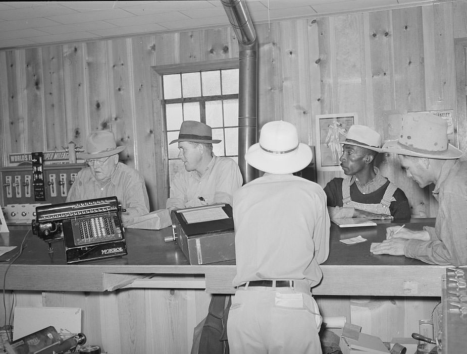 #142 Members of the United Producers and Consumers Cooperative in one of the offices of the association, Phoenix, Arizona, 1940