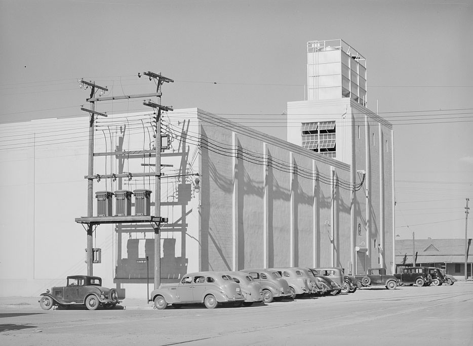 #111 Warehouse of the cooperative citrus growers association, Phoenix, 1940