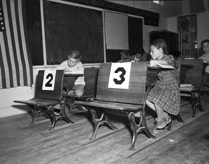 #40 Elementary school students in Seay School classroom, 1951