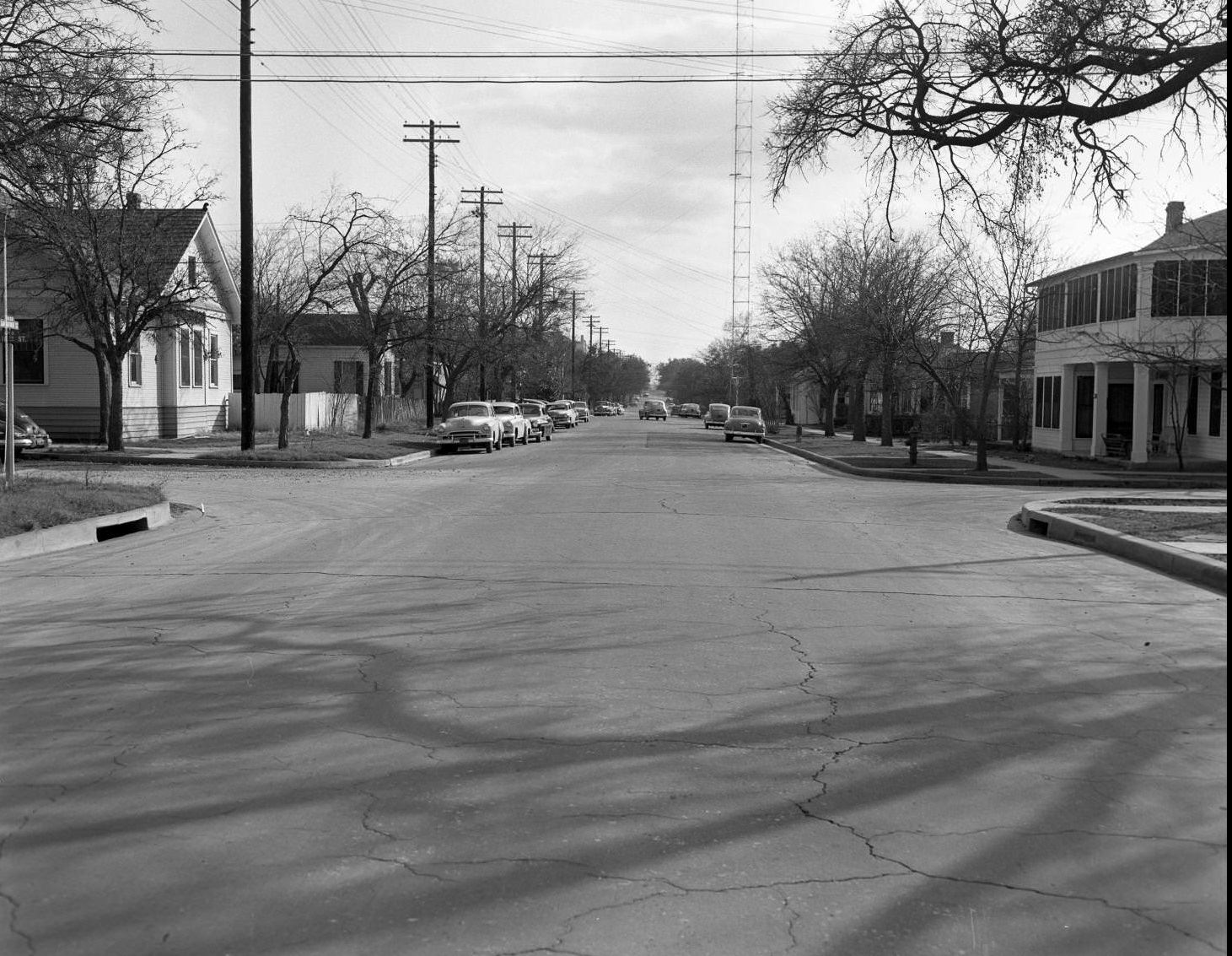 #100 Looking south up San Antonio Street from the intersection at 16th Street, 1951