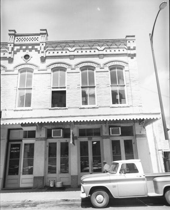 #10 Heusinger Hardware Company, 111 Military Plaza, San Antonio, 1950s