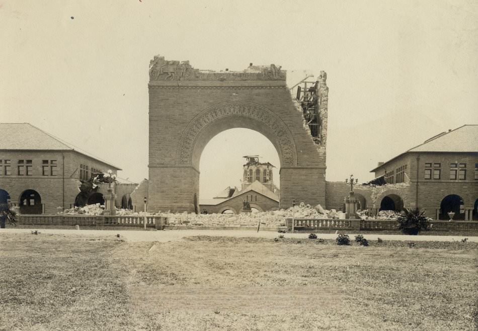 #64 Memorial Arch after 1906 earthquake.