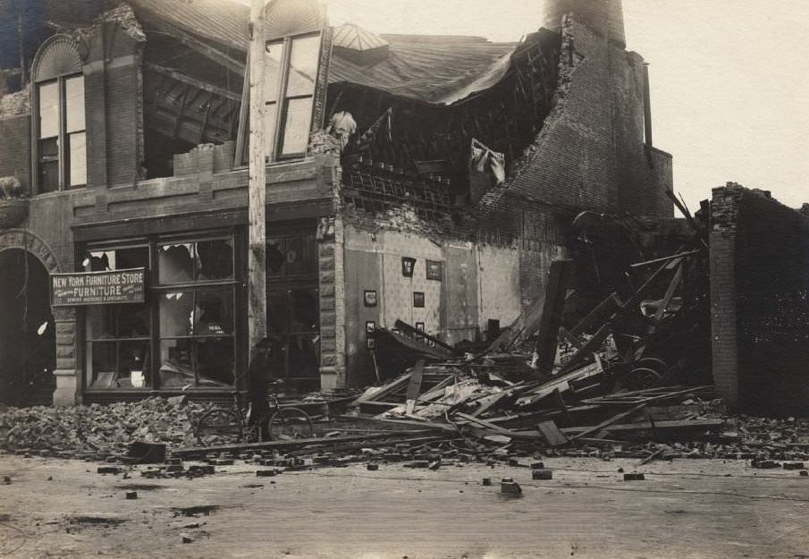 #29 New York Furniture Store and Native Sons of the Golden West Hall, damaged by 1906 earthquake, San Jose, 1906