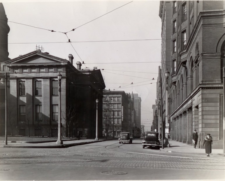 #129 The buildings on Fourth and Chestnut streets, 1938