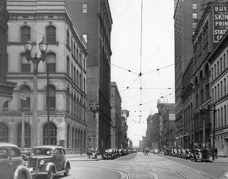 #221 Rush Hour in the 1930s