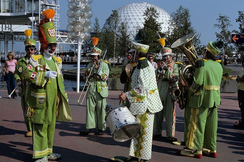 #113 Street performers at Ontario Place, 1981