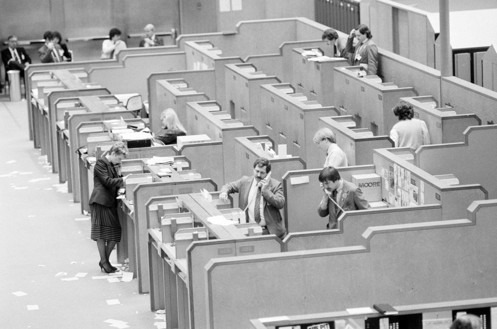 #104 The Toronto Stock Exchange in Canada, 1987