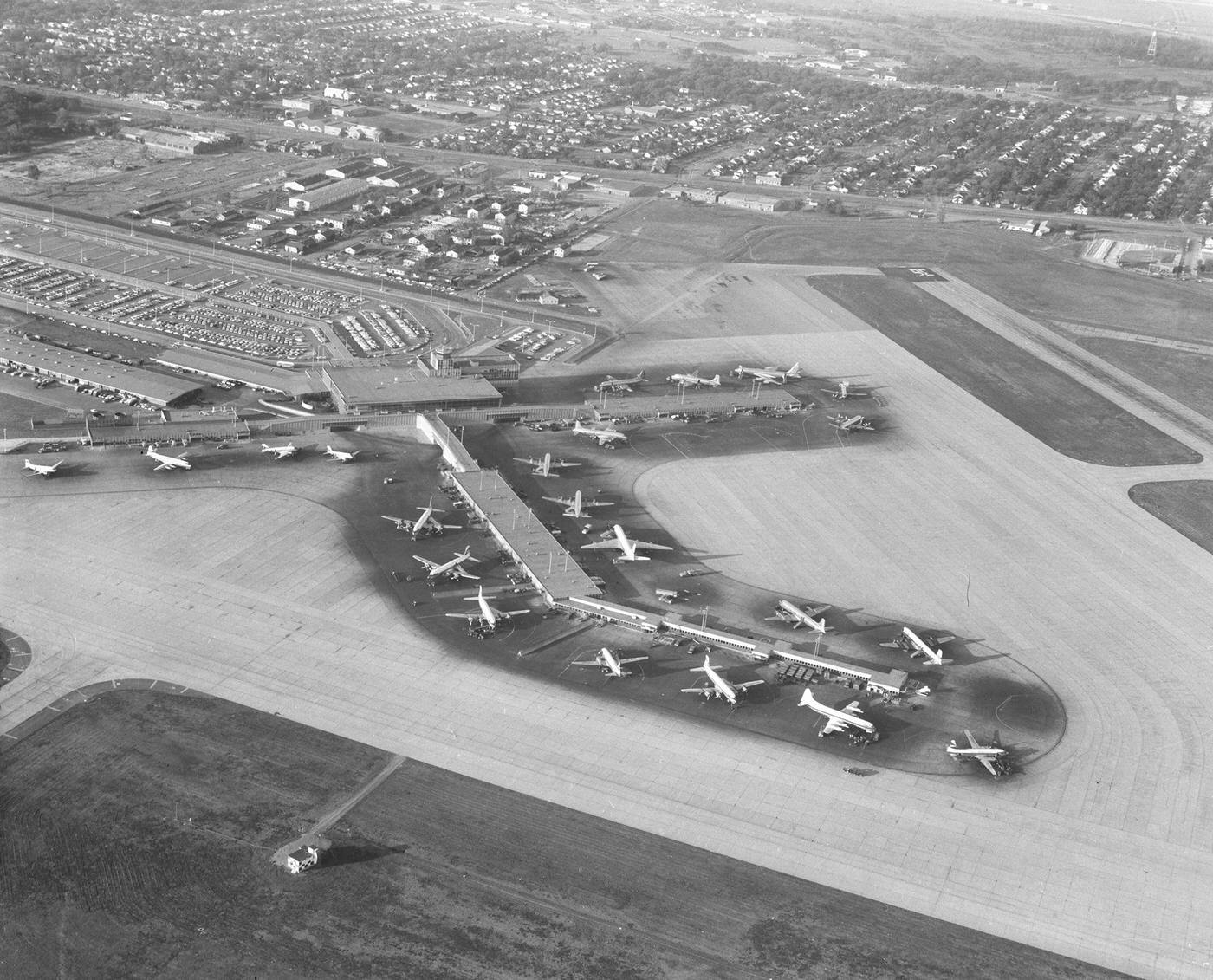 #54 Aerial view of planes at Love Field at 7 a.m., Dallas, 1960
