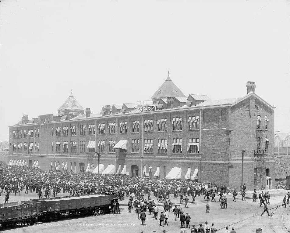 #18 Pay day at the shipyard, Newport News, 1905