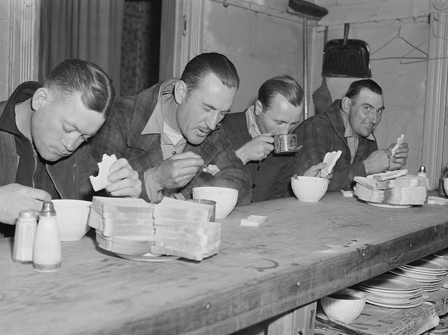 #20 Men eating at Salvation Army, Newport News, Virginia, 1941