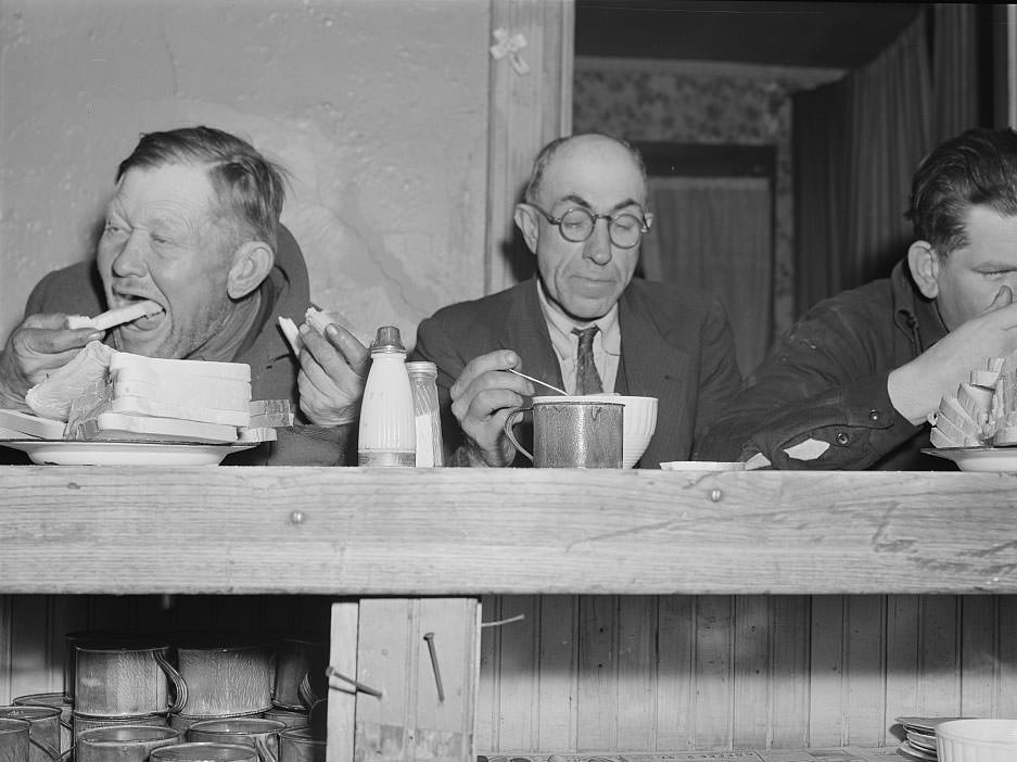 #21 Men eating at Salvation Army. Newport News, Virginia, 1941