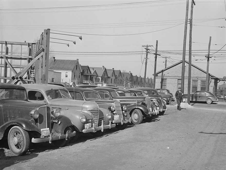 #25 Workers’ cars packed near shipyard. Newport News, Virginia, 1941