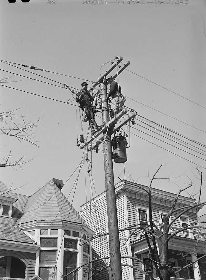 #34 Linemen, Newport News, 1941